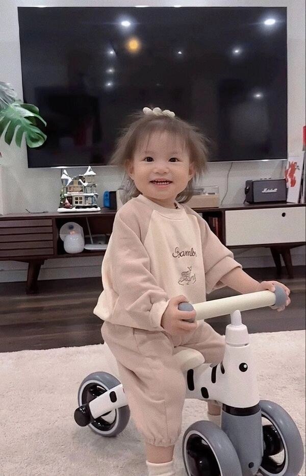 Không thể nhầm lẫn với biểu cảm trong meme pam hông mà