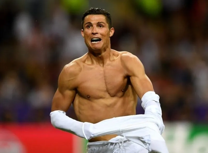 Những pha troll không đỡ nổi trong ronaldo meme gif