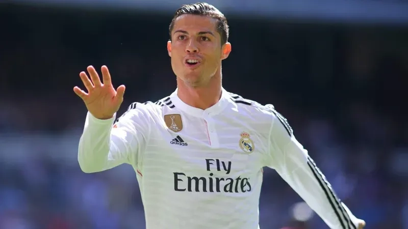 Nhìn thẳng camera như cameraman meme ronaldo cực gắt