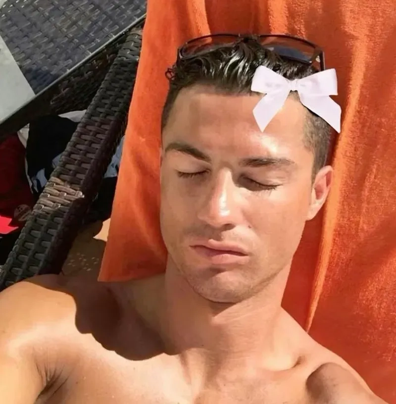 Một ngụm nước viral toàn thế giới từ meme ronaldo drink