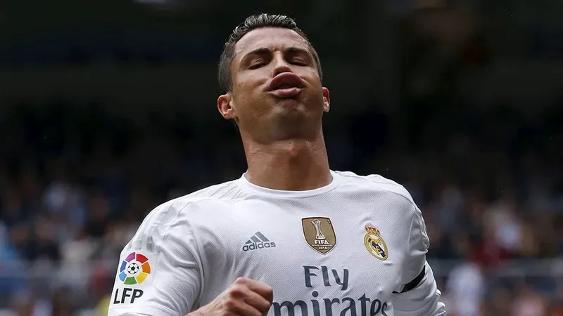 Vẻ mặt khó hiểu xuất hiện trong ronaldo crying meme