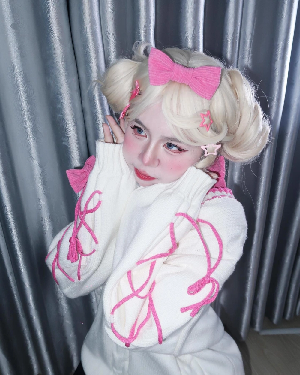 Fan nhí reo vui khi mở chị mèo Simmy trên YouTube.