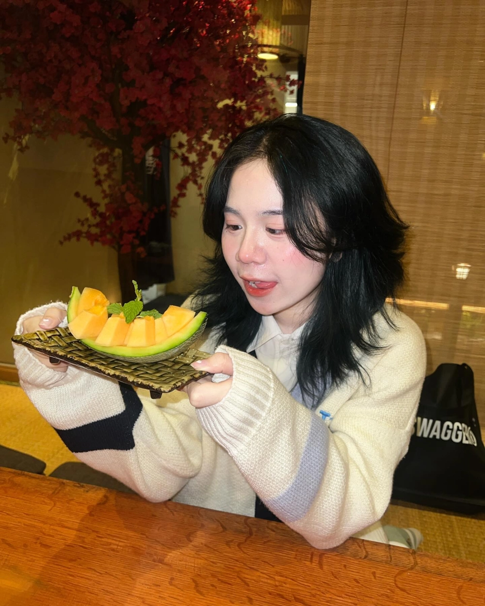 Cùng ngắm hình Mèo Simmy cute vô đối trên nền hồng.