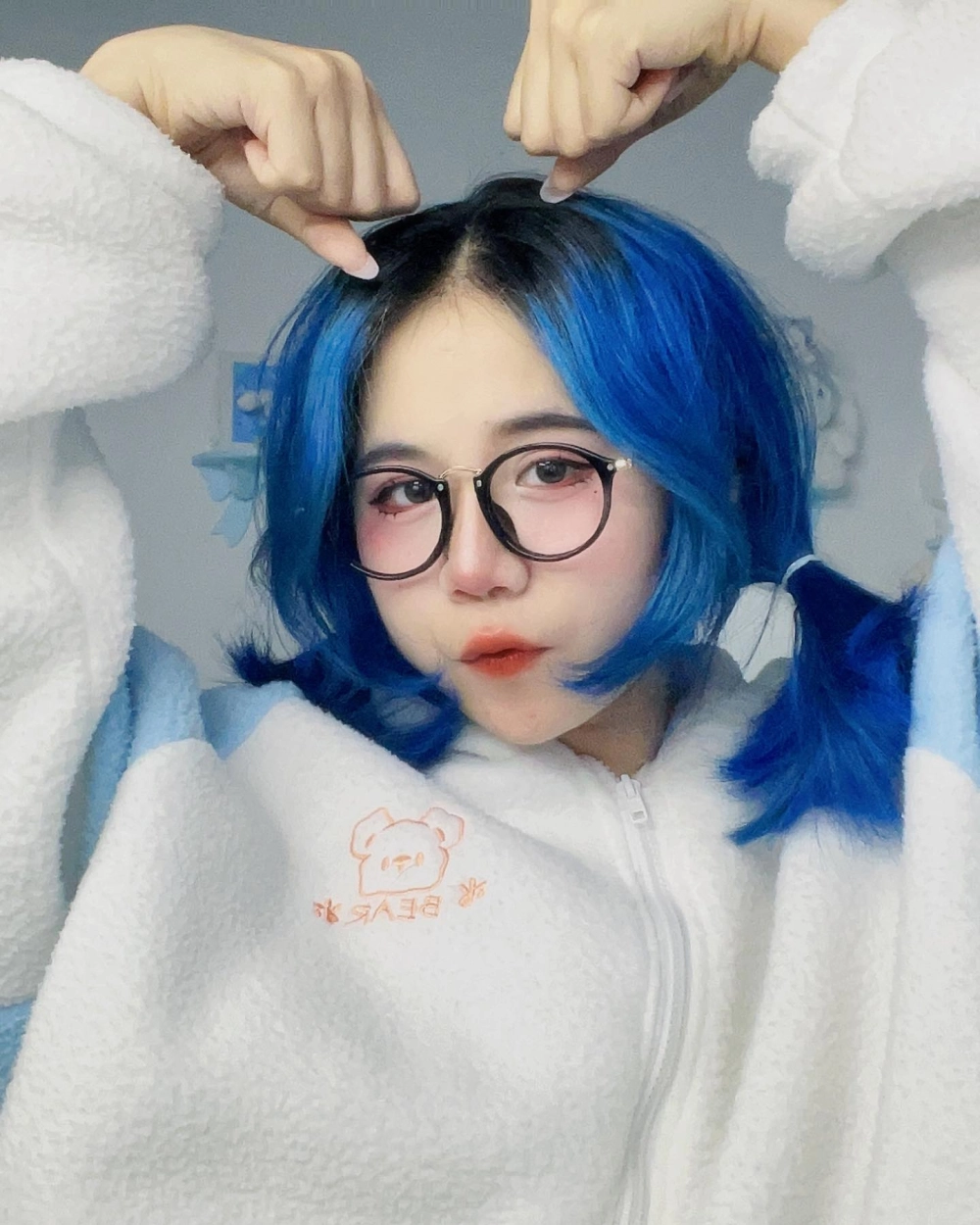 Giây phút vui nhộn khi coi chị Mèo Simmy chơi game.