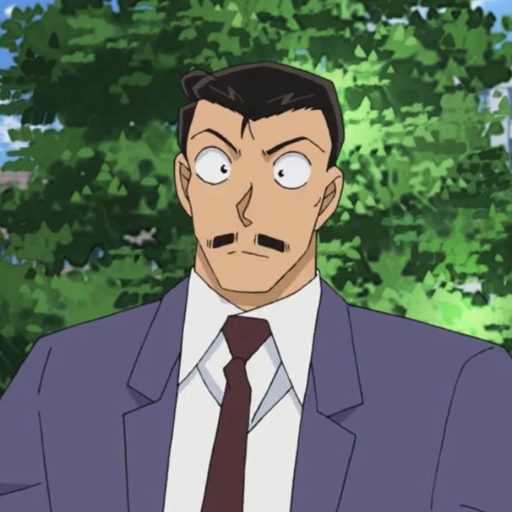 Chiều cao của Mori Kogoro, khoảng 180cm chuẩn đàn ông