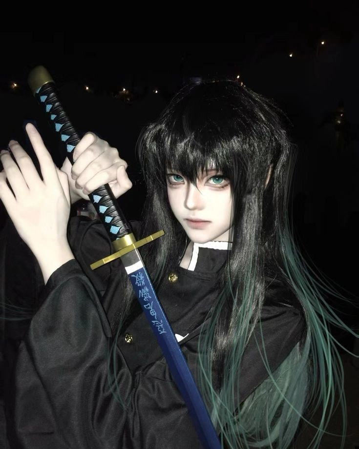 Muichiro cosplay 6 múi thu hút mọi ánh nhìn