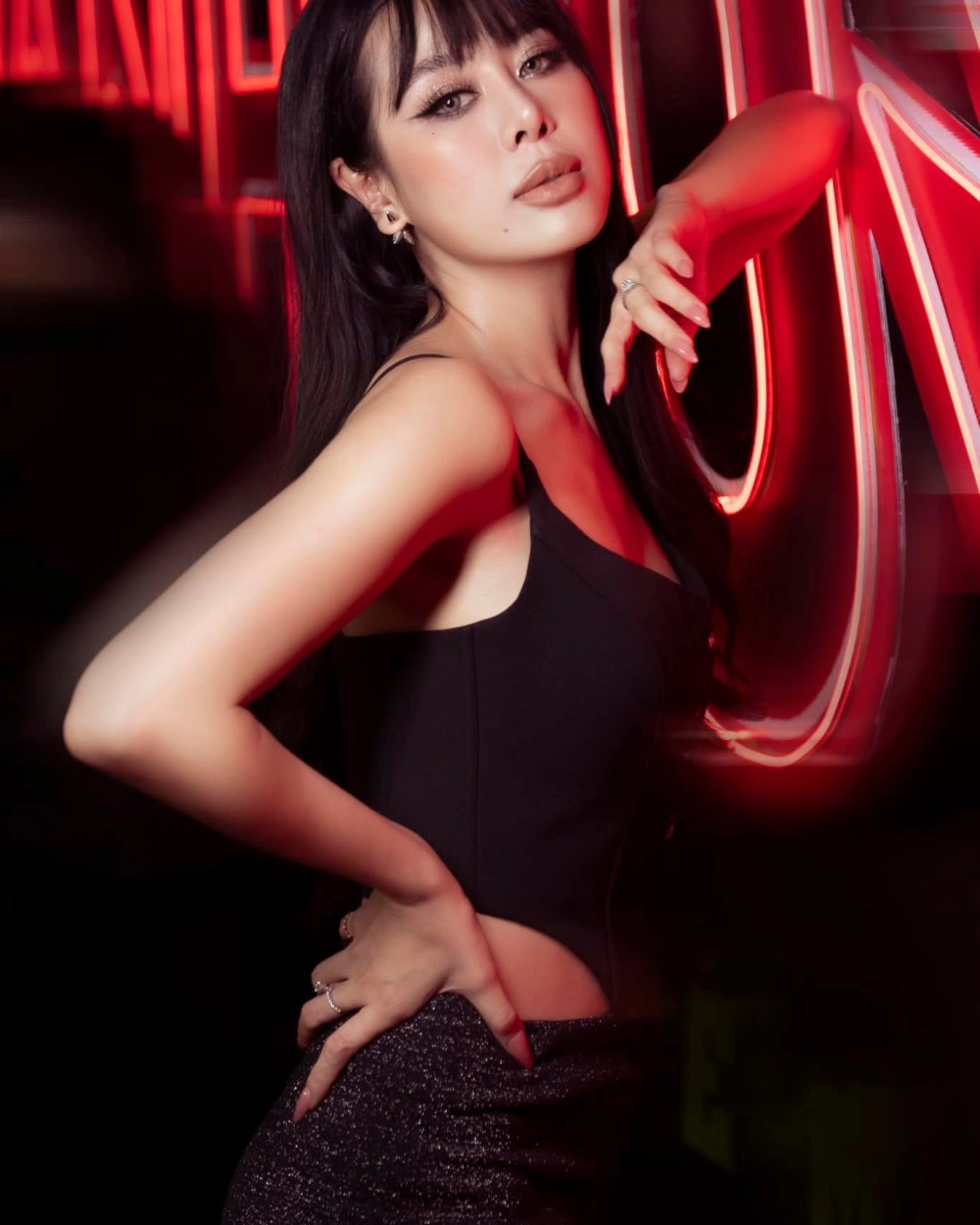 Phong cách retro cá tính trong bộ ảnh tối cổ Nam Thư