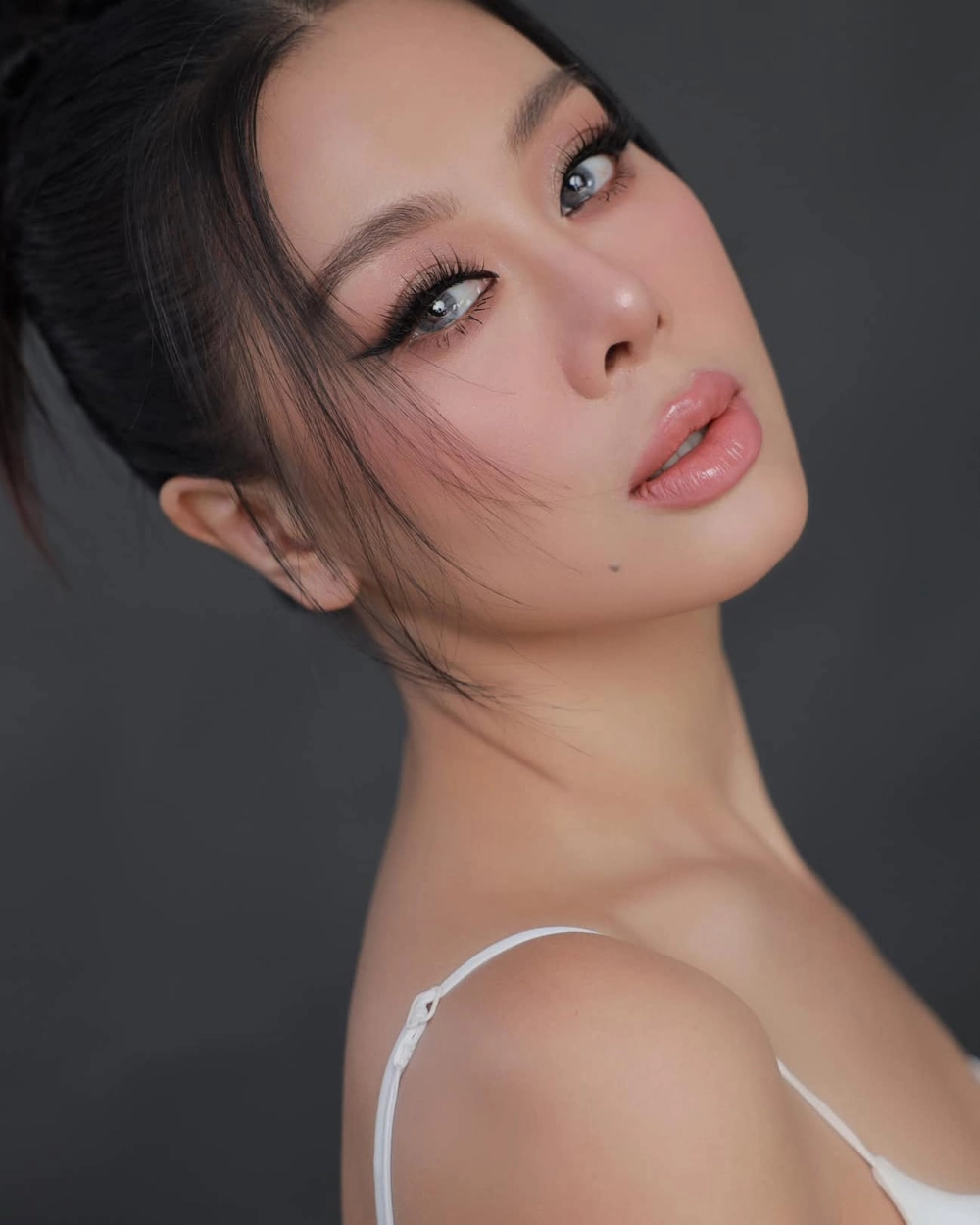 Góc nghiêng hack tuổi khiến ai cũng hỏi Nam Thư bao nhiêu tuổi