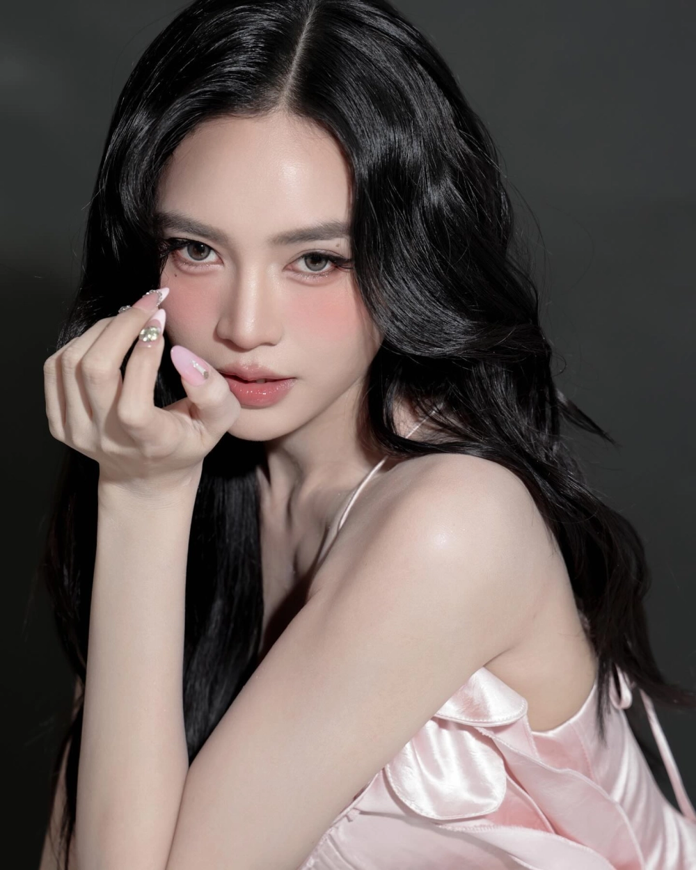 Dễ thương ngây ngất với hình nền gái xinh cho điện thoại
