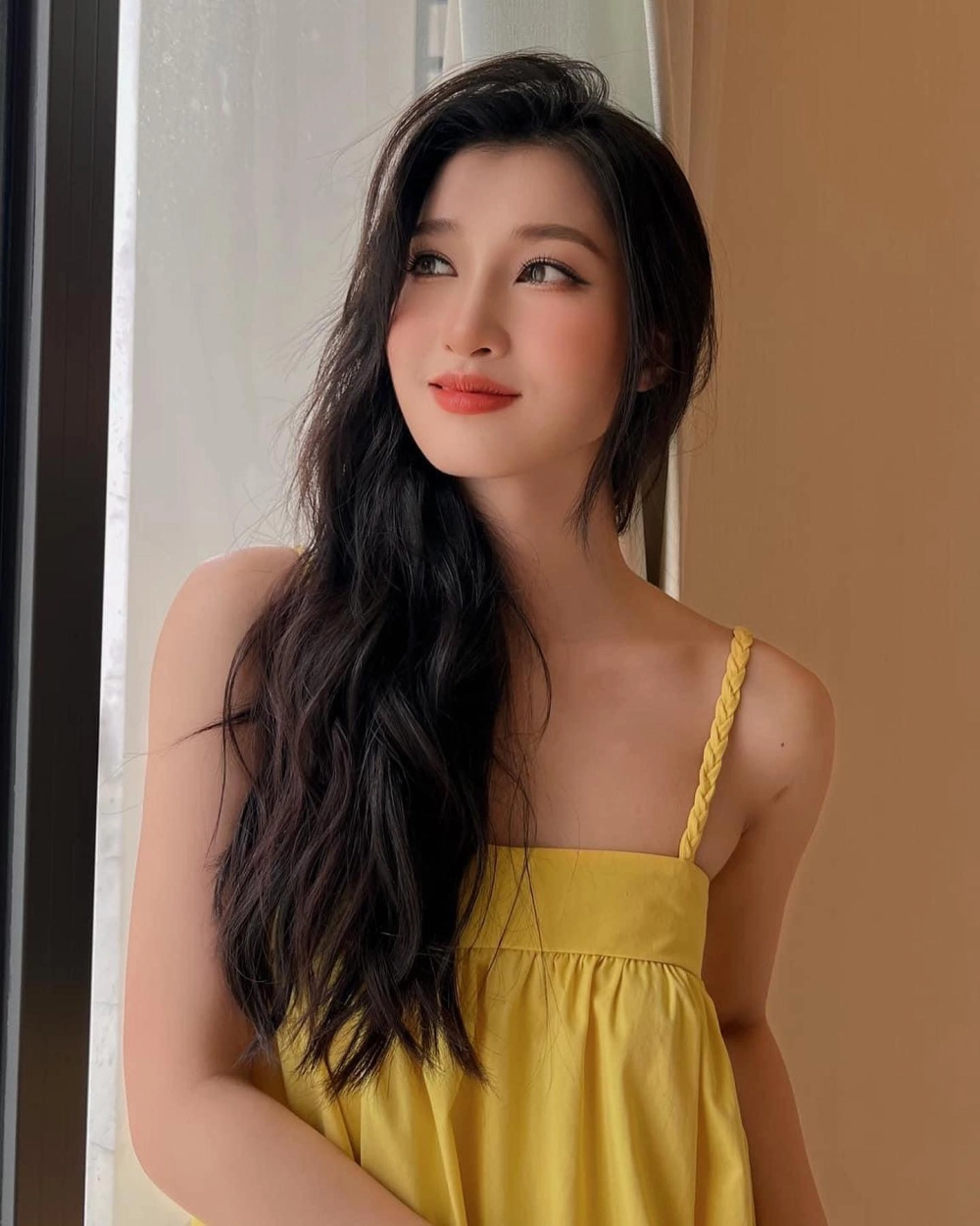 Thể hiện nét dịu dàng qua tóc dài đẹp tự nhiên