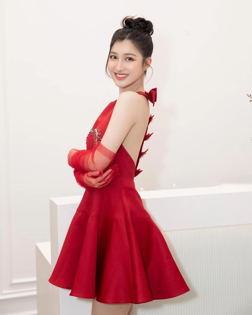 Giao diện tươi mới cùng hình nền gái đẹp 4K cho điện thoại