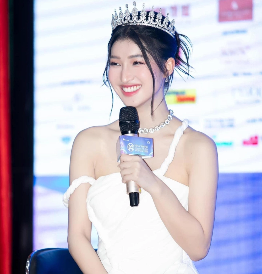 Thưởng thức vẻ đẹp sắc nét với tải ảnh nền gái xinh 4K