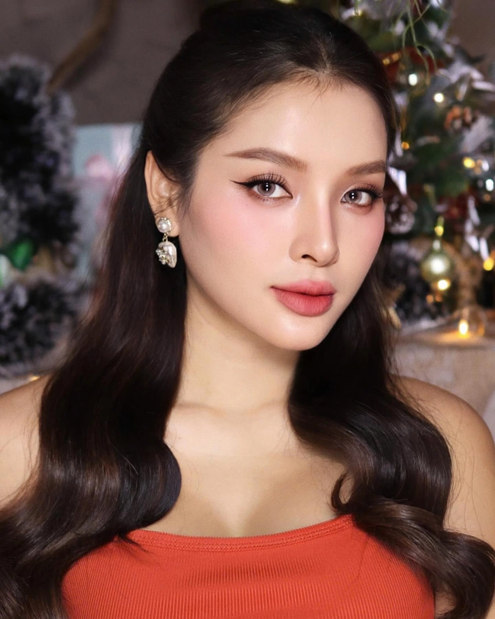 Ảnh chụp từ buổi Phương Trinh Jolie livestream chia sẻ về cuộc sống