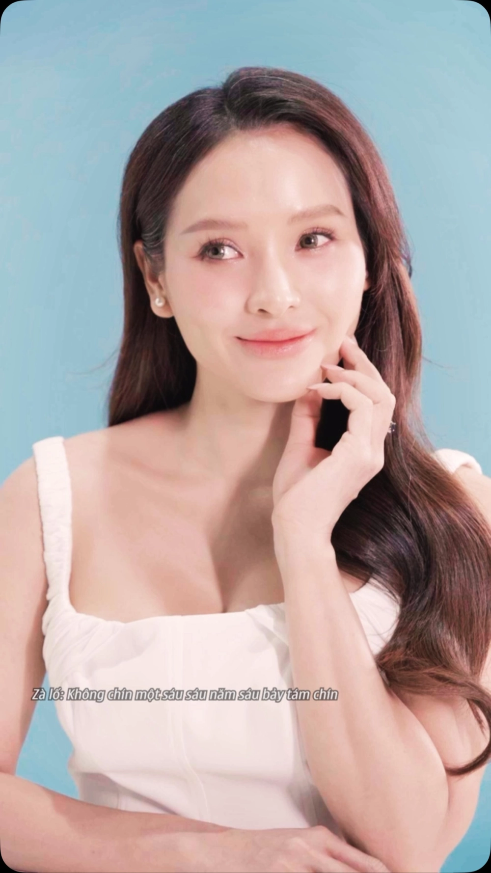 Ảnh chân dung rõ nét giúp khán giả biết Phương Trinh Jolie là ai