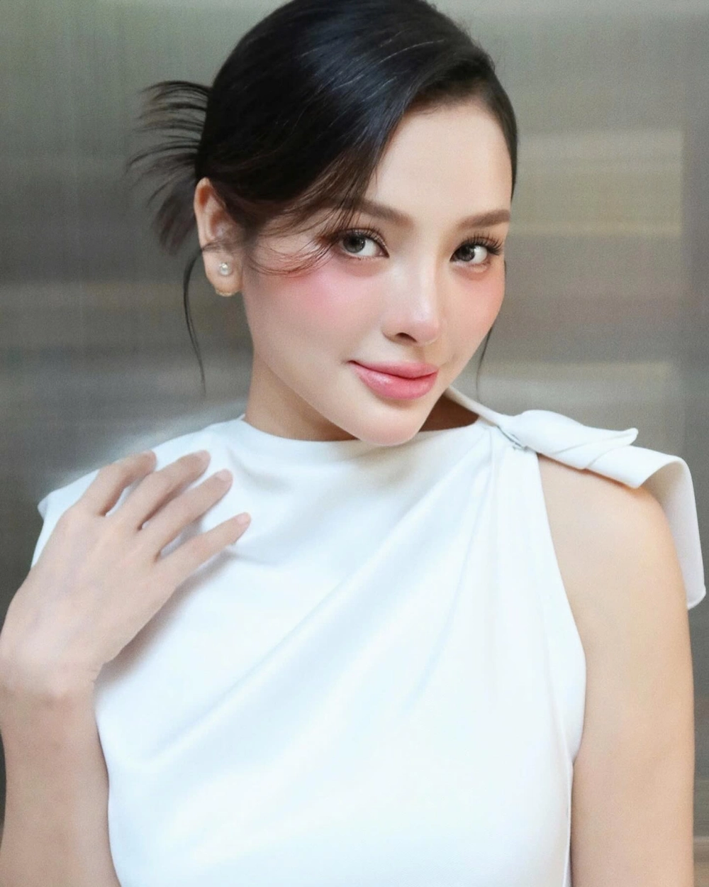 Hình ảnh mới nhất thể hiện vẻ đẹp tuổi Phương Trinh Jolie hiện tại