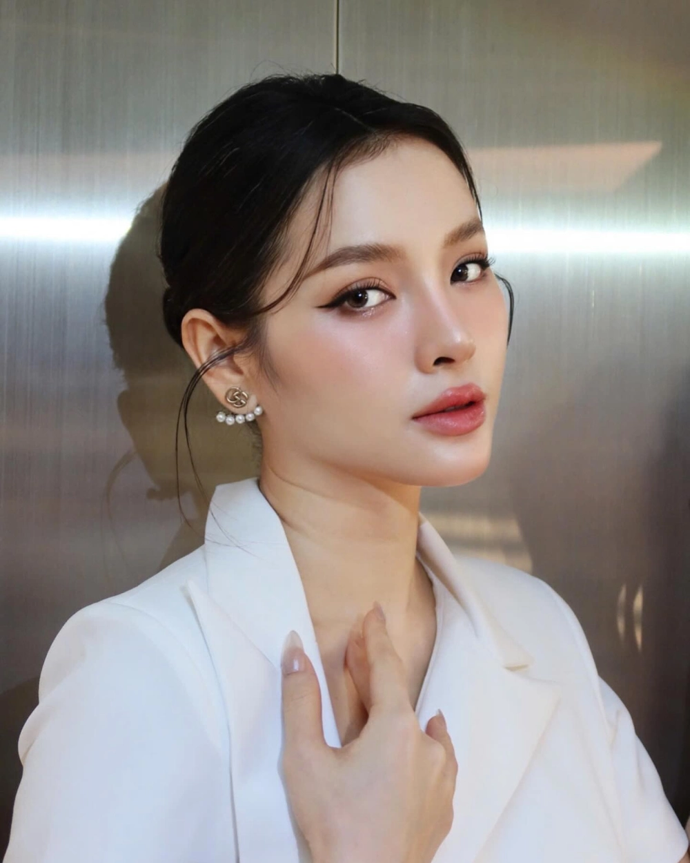 Tiểu sử về Phương Trinh Jolie