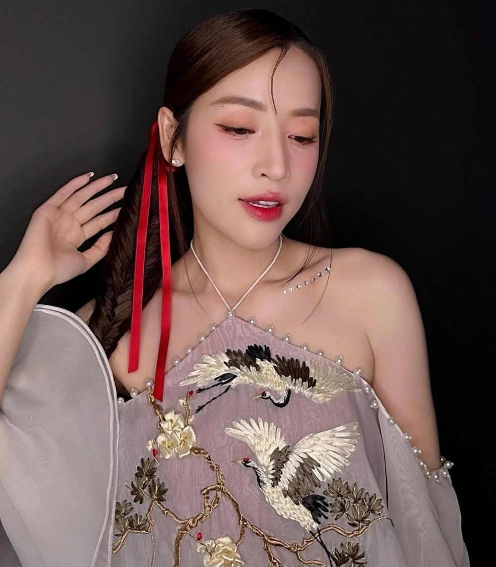 Nhan sắc trẻ trung khiến ai cũng hỏi Puka sinh năm mấy