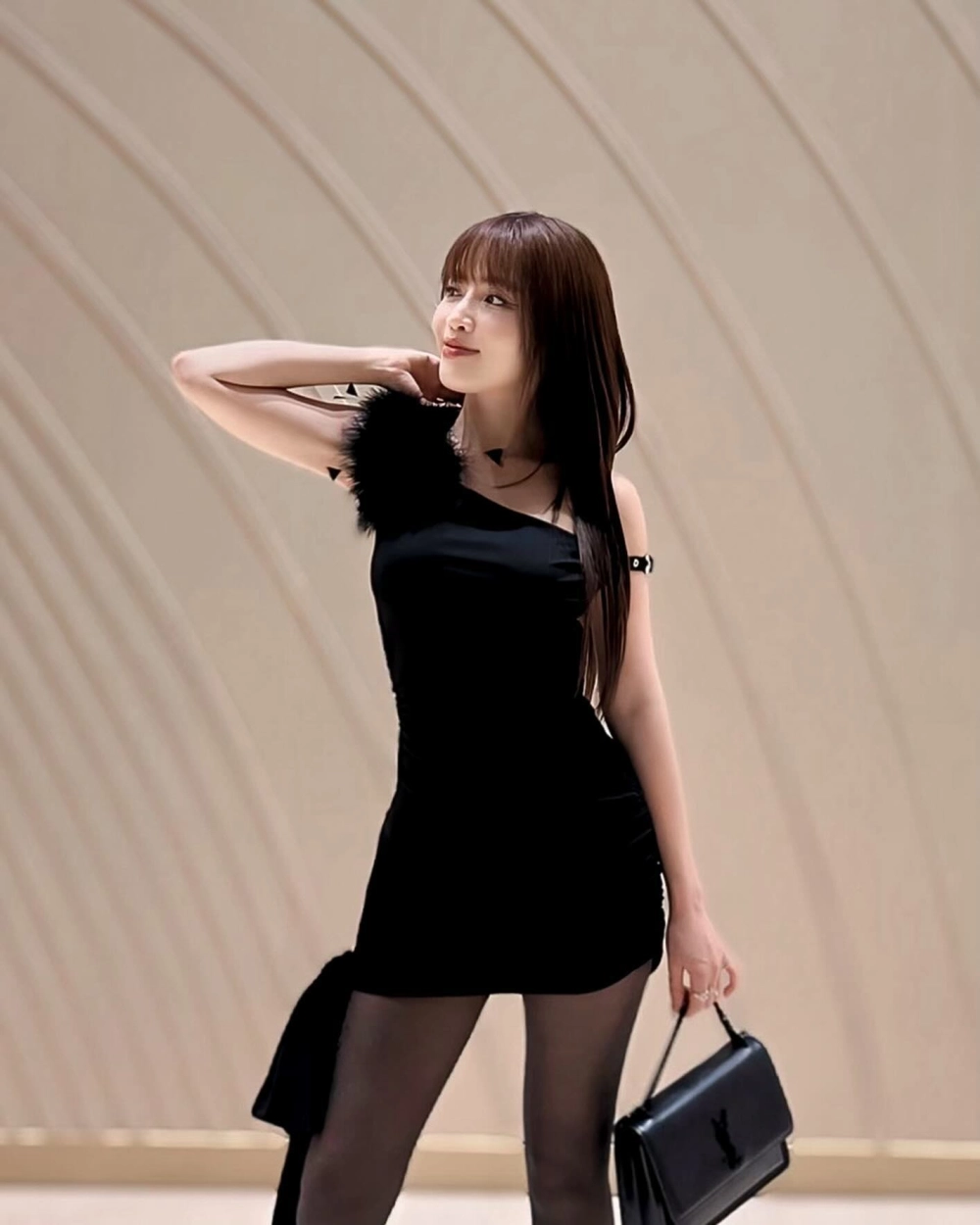 Khó đoán độ tuổi thật sự khi ngắm nhìn Puka nhiêu tuổi