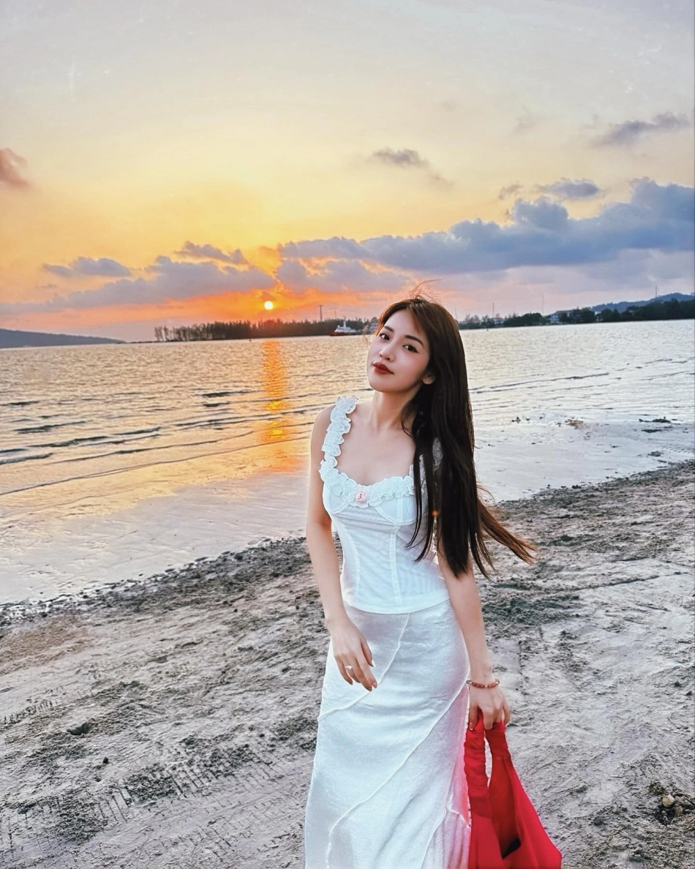 Ảnh hậu trường hé lộ tên thật của Puka gây bất ngờ