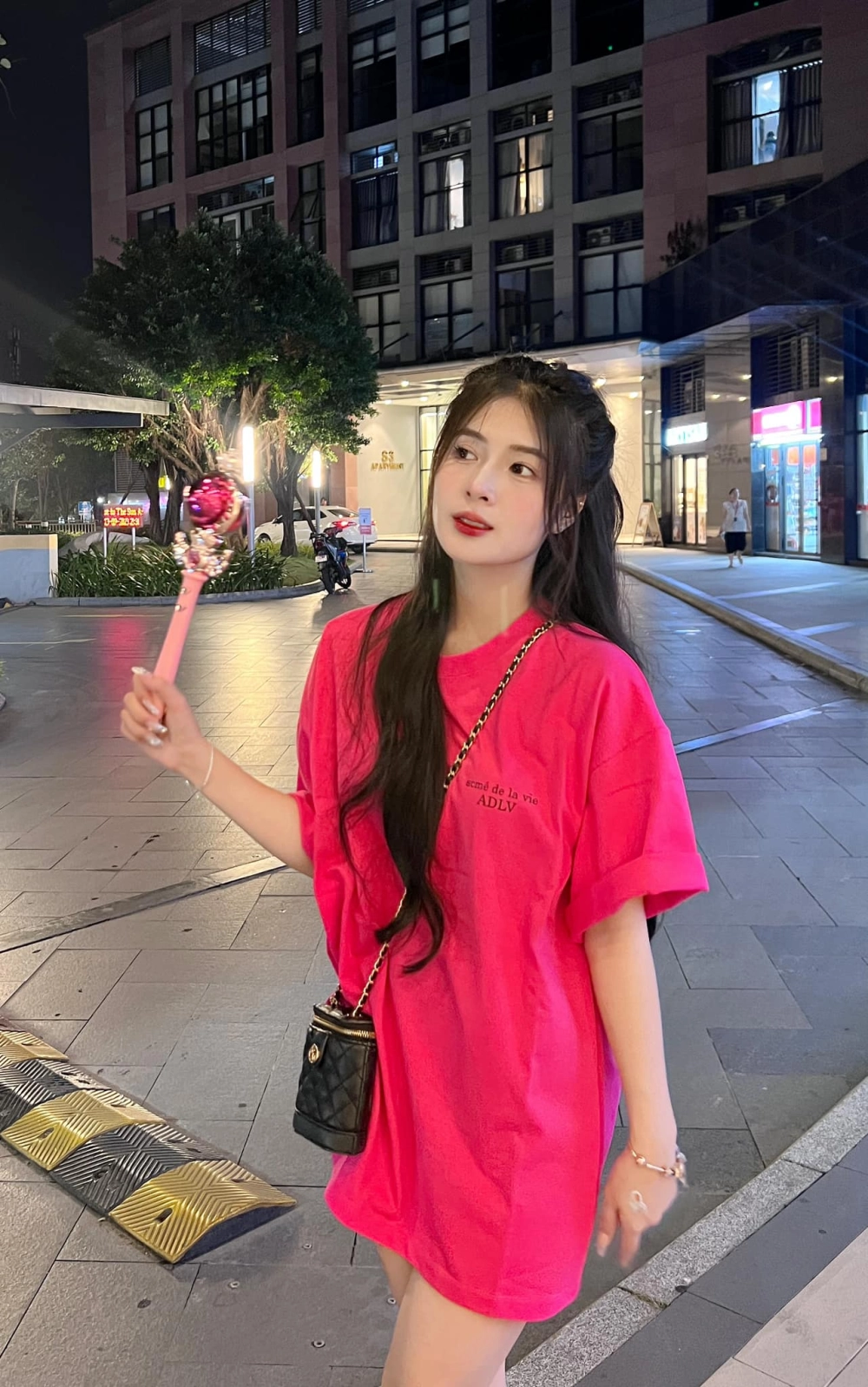 Vẻ đẹp không đổi theo năm tháng khiến ai cũng thắc mắc sinh năm bao nhiêu