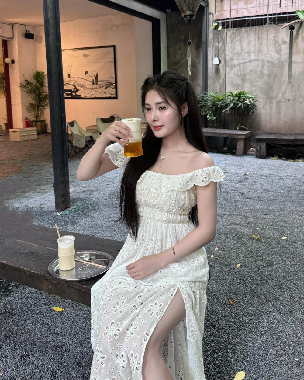 Zoom chi tiết phần hình xăm của Quỳnh Alee