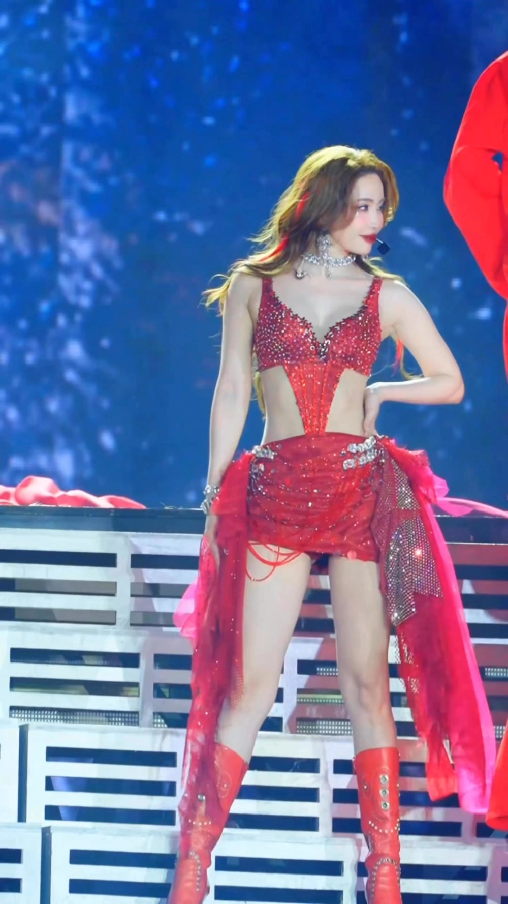 Khoảnh khắc sang chảnh đậm chất chị đẹp Quỳnh Nga