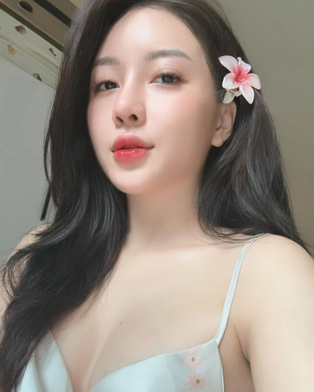 Đáng yêu từ ánh nhìn đầu tiên với gái xinh cute tiktok