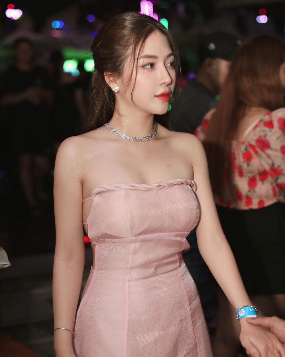 Ảnh ngọt ngào từ bản karaoke gõ cửa trái tim Quỳnh Trang