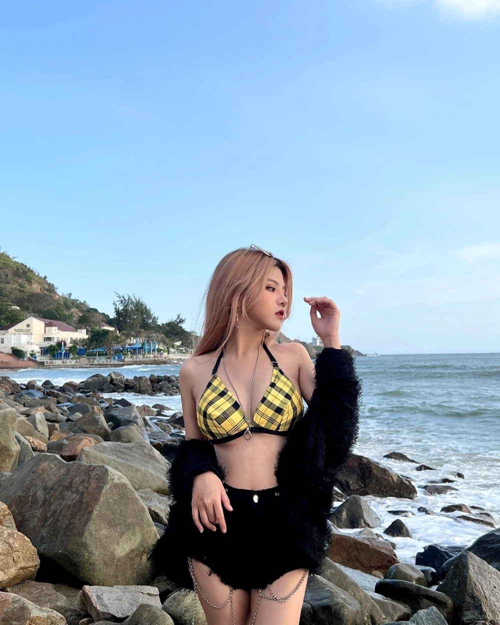 Phong cách cosplay ấn tượng từ Reency Ngô cửu vĩ hồ