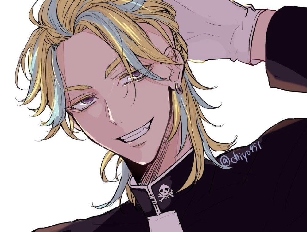 Tóc Rindou có màu tím xanh rất nổi bật