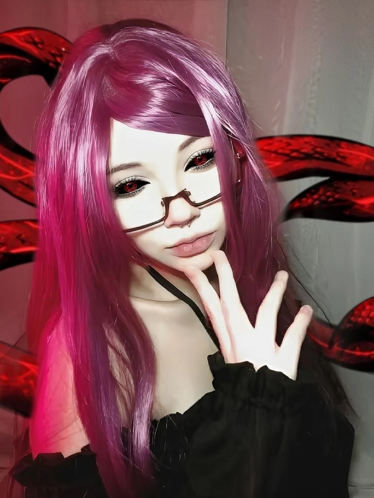 Tokyo Ghoul Rize Kamishiro cosplay là lựa chọn đậm khí chất u tối