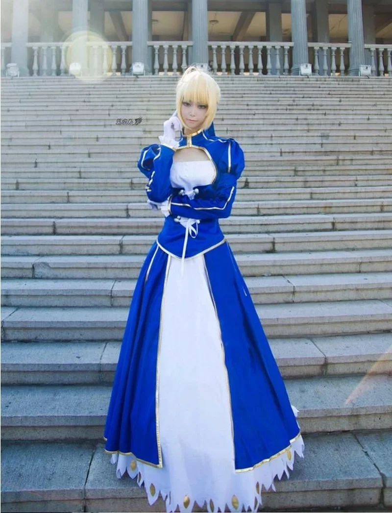 Cosplay Saber nổi bật với bộ giáp cùng thanh Excalibur