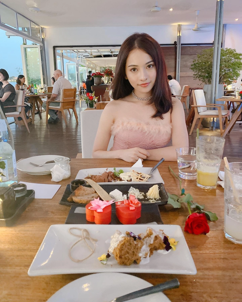 Khoảnh khắc khiến mạng xã hội dậy sóng vì Sara Lưu phốt