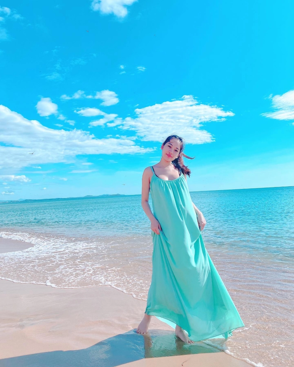 Visual trẻ trung khiến fan bất ngờ với Sara Lưu tuổi