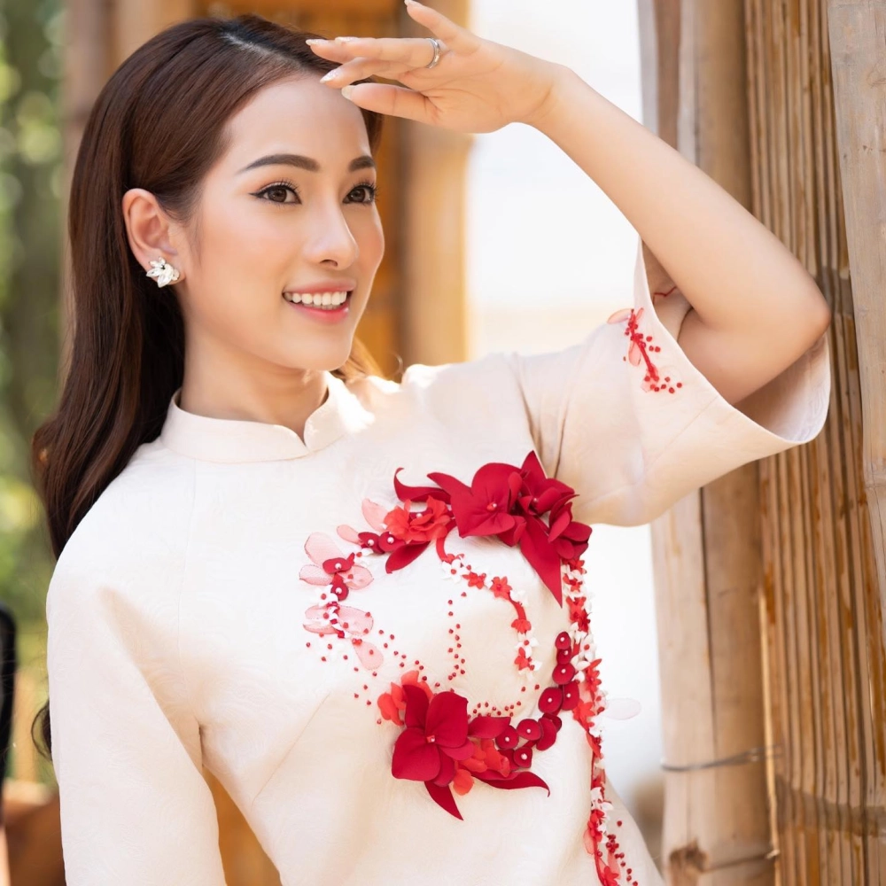 Hành trình nghệ thuật được hé lộ trong Sara Lưu tiểu sử