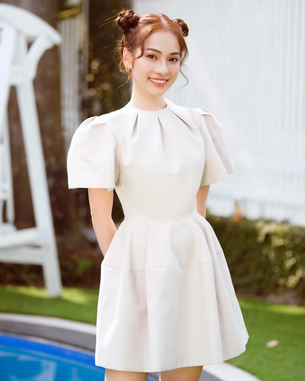 Hình ảnh nữ tính và ngọt ngào của ca sĩ Sara Lưu