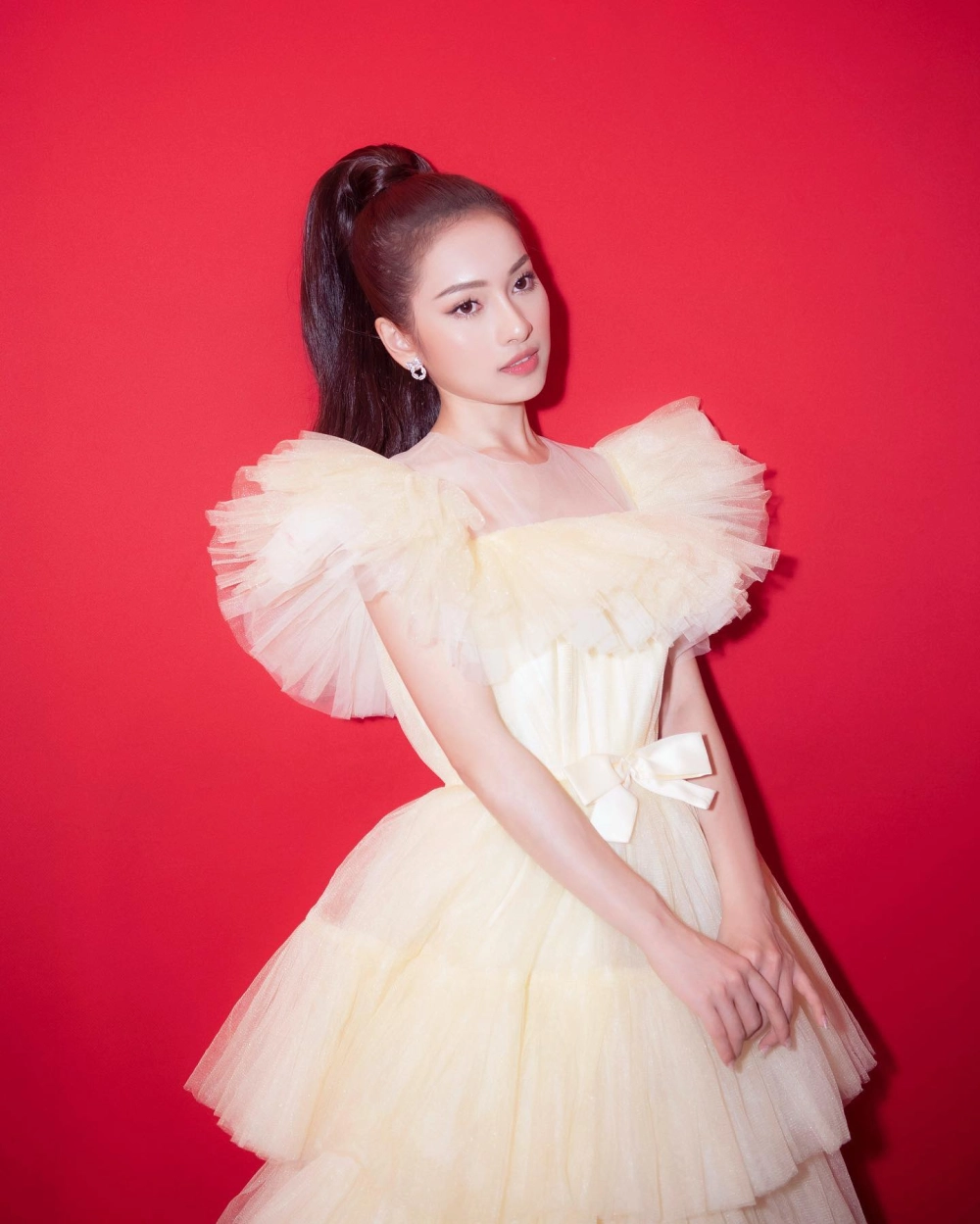 Biểu cảm dễ thương khi tham gia lạ lắm à nha Sara Lưu