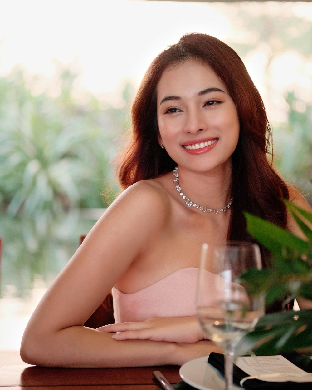 Ảnh biểu diễn cuốn hút khiến fan hỏi Sara Lưu hát bài gì