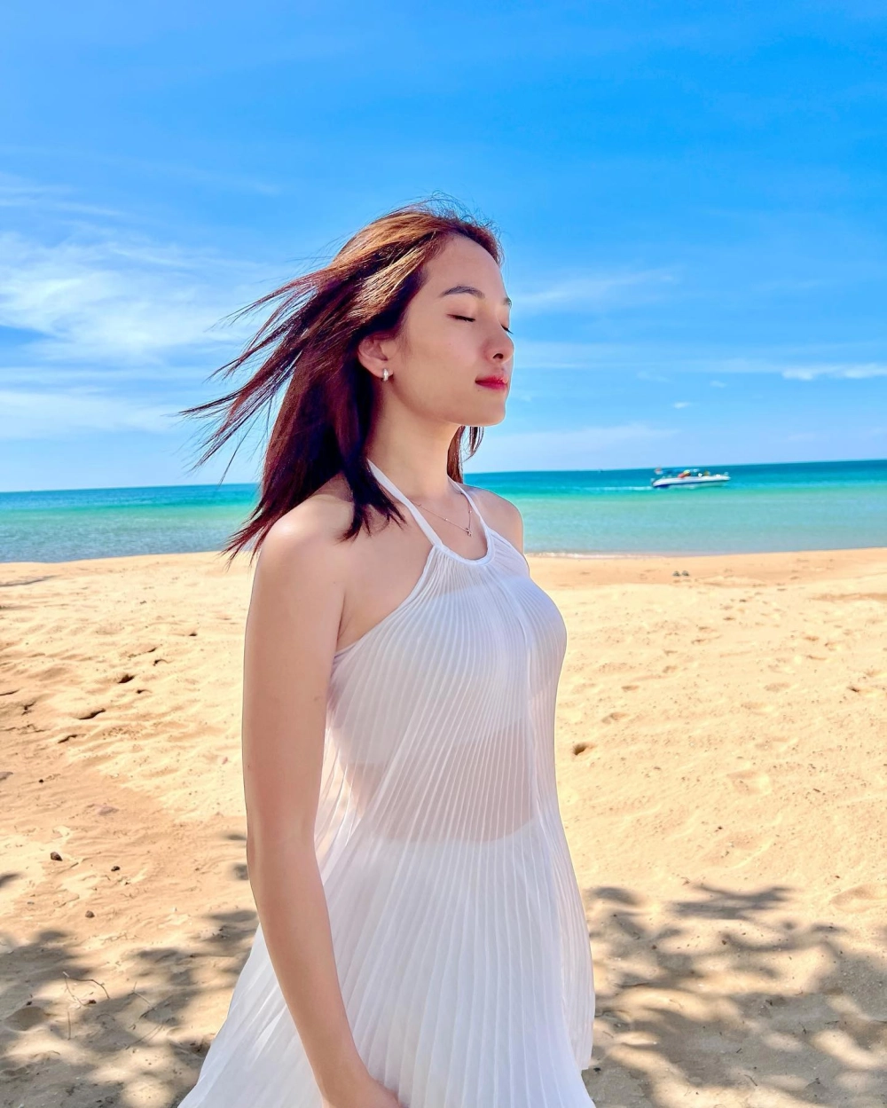 Ảnh đẹp dịu dàng giúp trả lời câu hỏi Sara Luu là ai