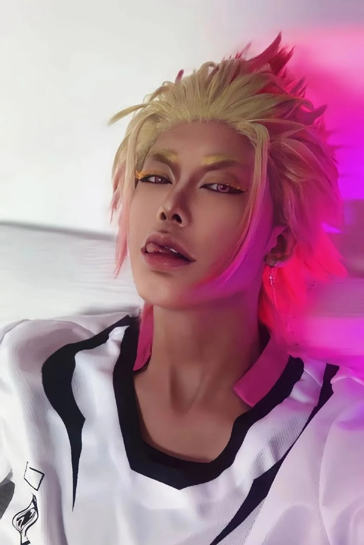 Shidou cosplay tái hiện thần thái điên cuồng mãnh liệt