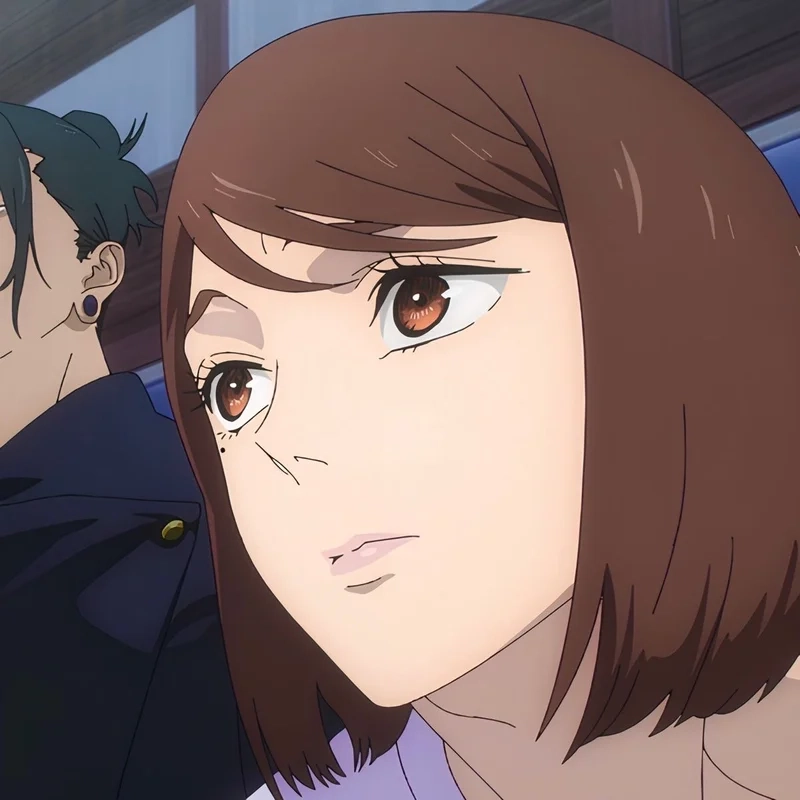 Shoko Ieiri hiện lên với vẻ lạnh lùng khó đoán