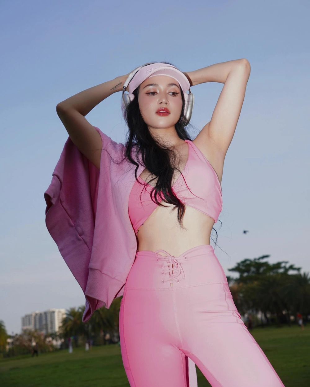 Loạt vai diễn ấn tượng được tái hiện trong Sĩ Thanh đóng phim