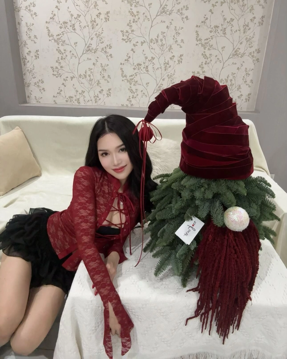 Tạo hình cảm xúc mạnh trong clip lyric người ta Sĩ Thanh