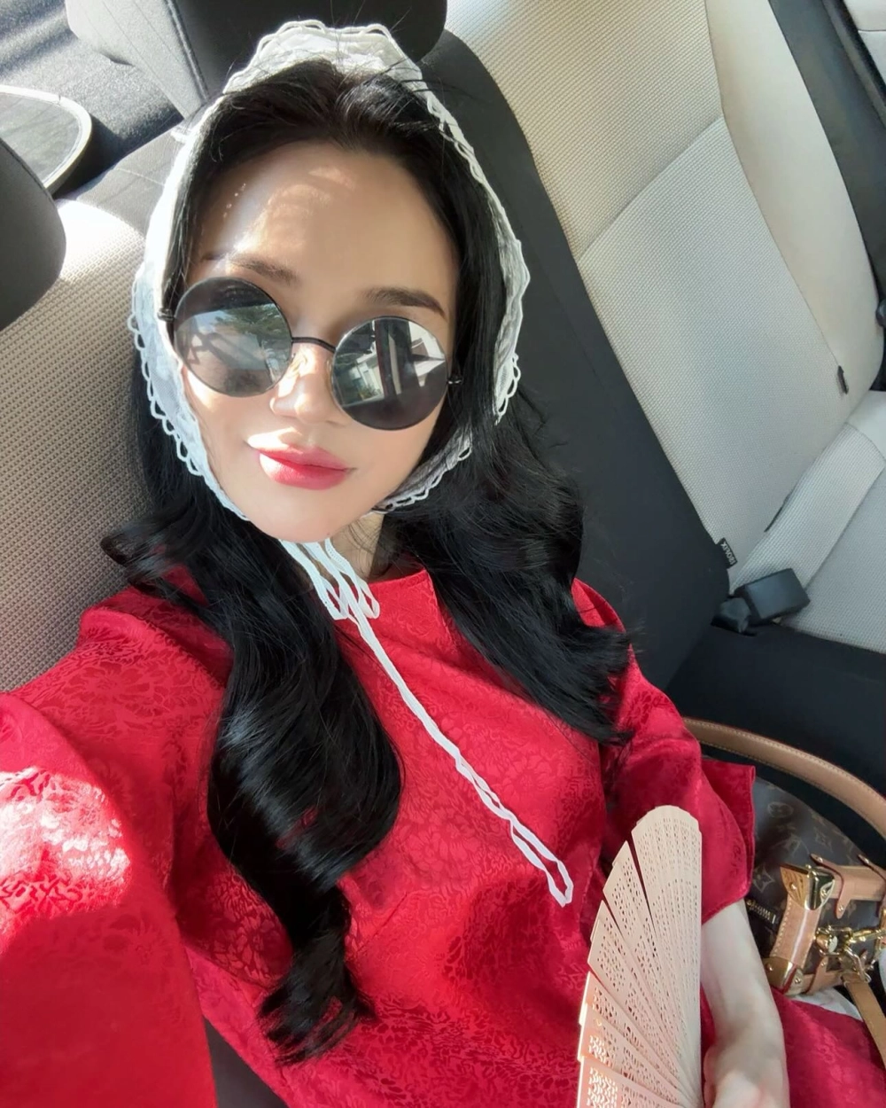 Biểu cảm lém lỉnh trong MV Sĩ Thanh oh my chuối cực đáng yêu