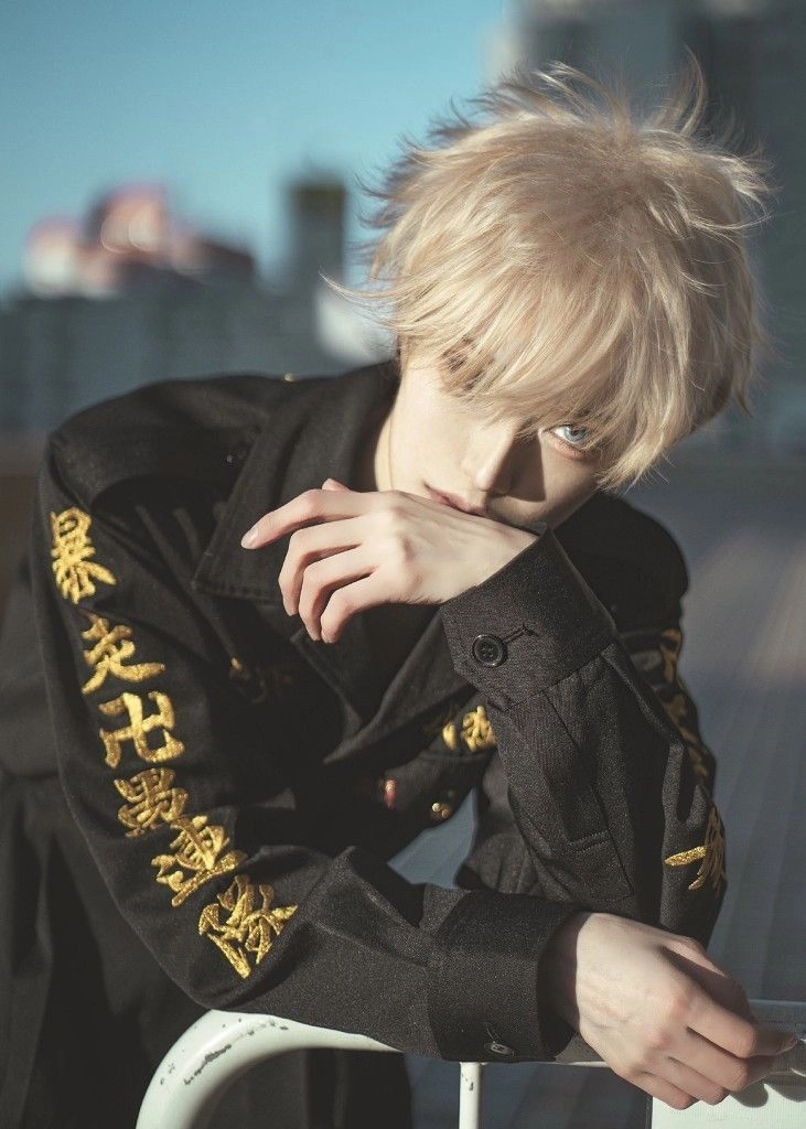 Takemichi cosplay hóa thân thành nhân vật truyền cảm hứng mạnh mẽ