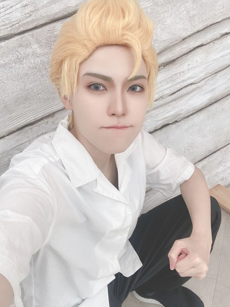 Hanagaki Takemichi cosplay sự hóa thân chân thật và đầy cảm xúc