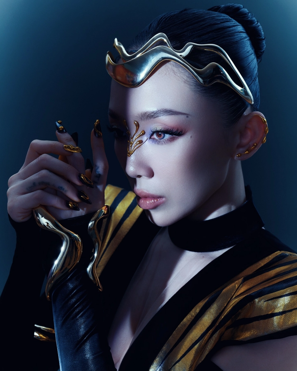 Phong cách thời trang ấn tượng từ ca sĩ Tóc Tiên