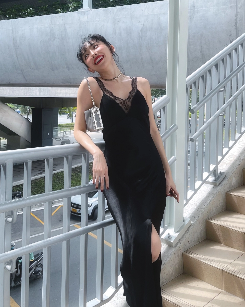 Ảnh cảm xúc sâu lắng trong lời bài hát Tóc Tiên em không là duy nhất