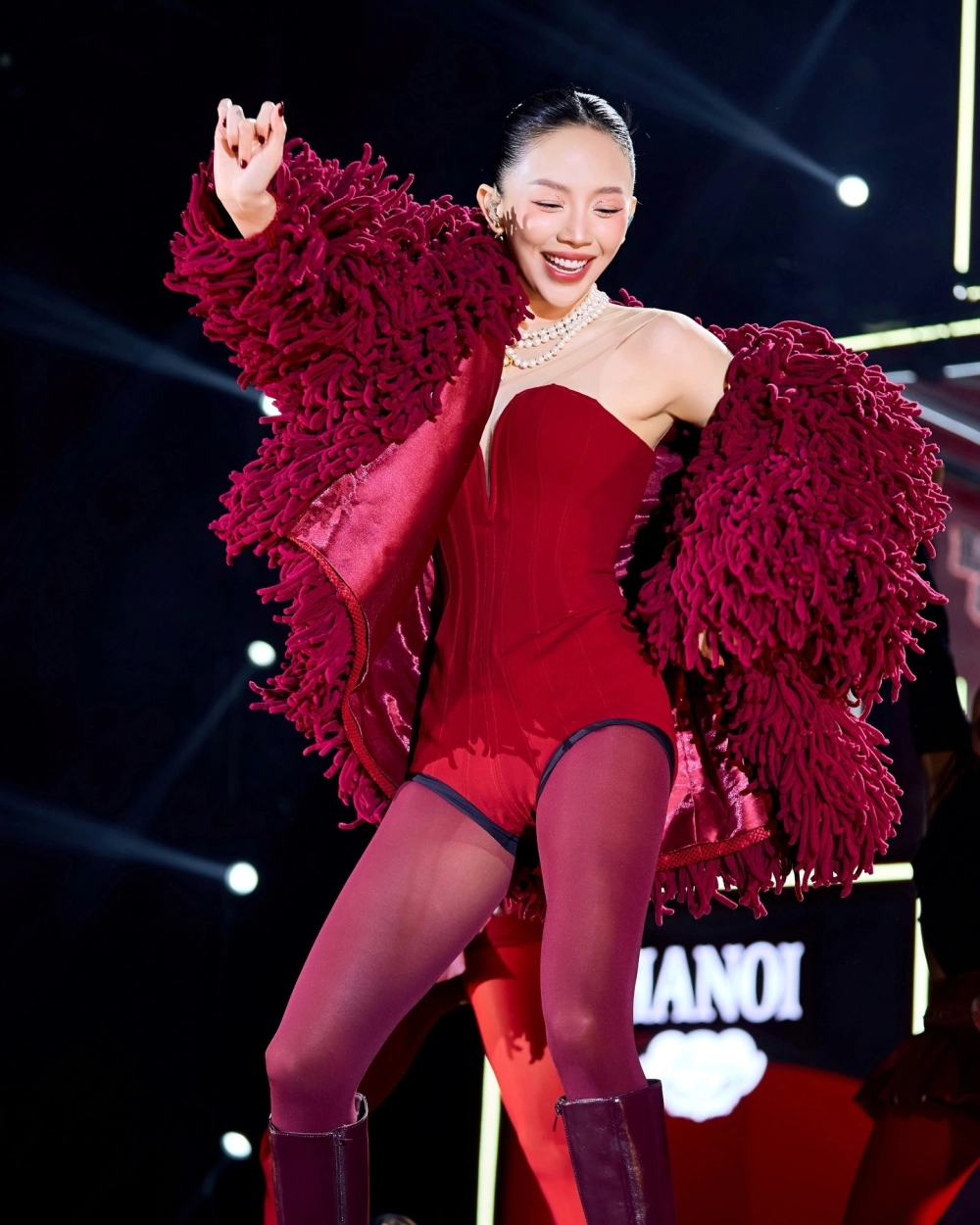 Phong cách khác biệt khiến khán giả tò mò Tóc Tiên là gì