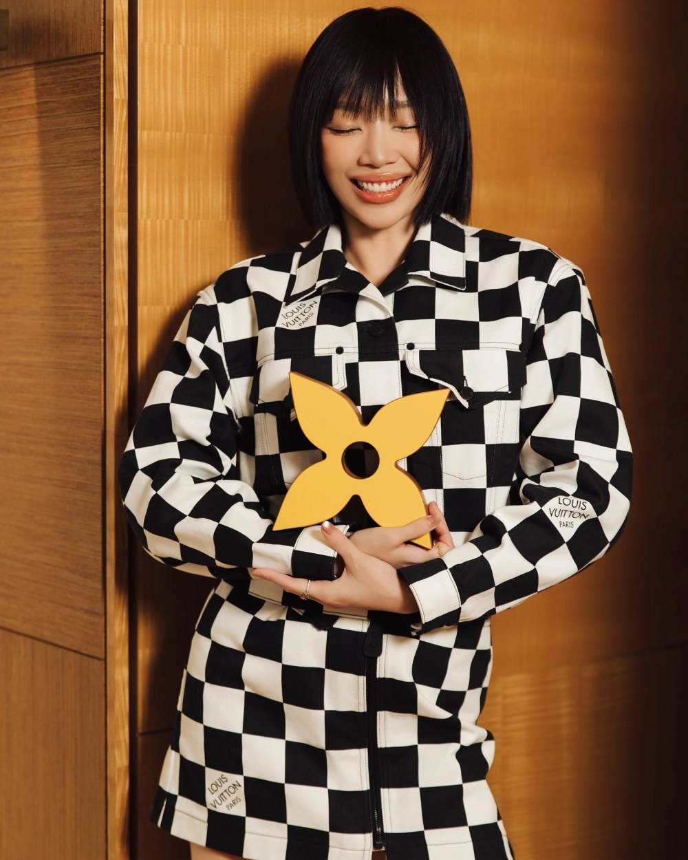 Phong thái tự tin và hiện đại khi Tóc Tiên nói tiếng Anh